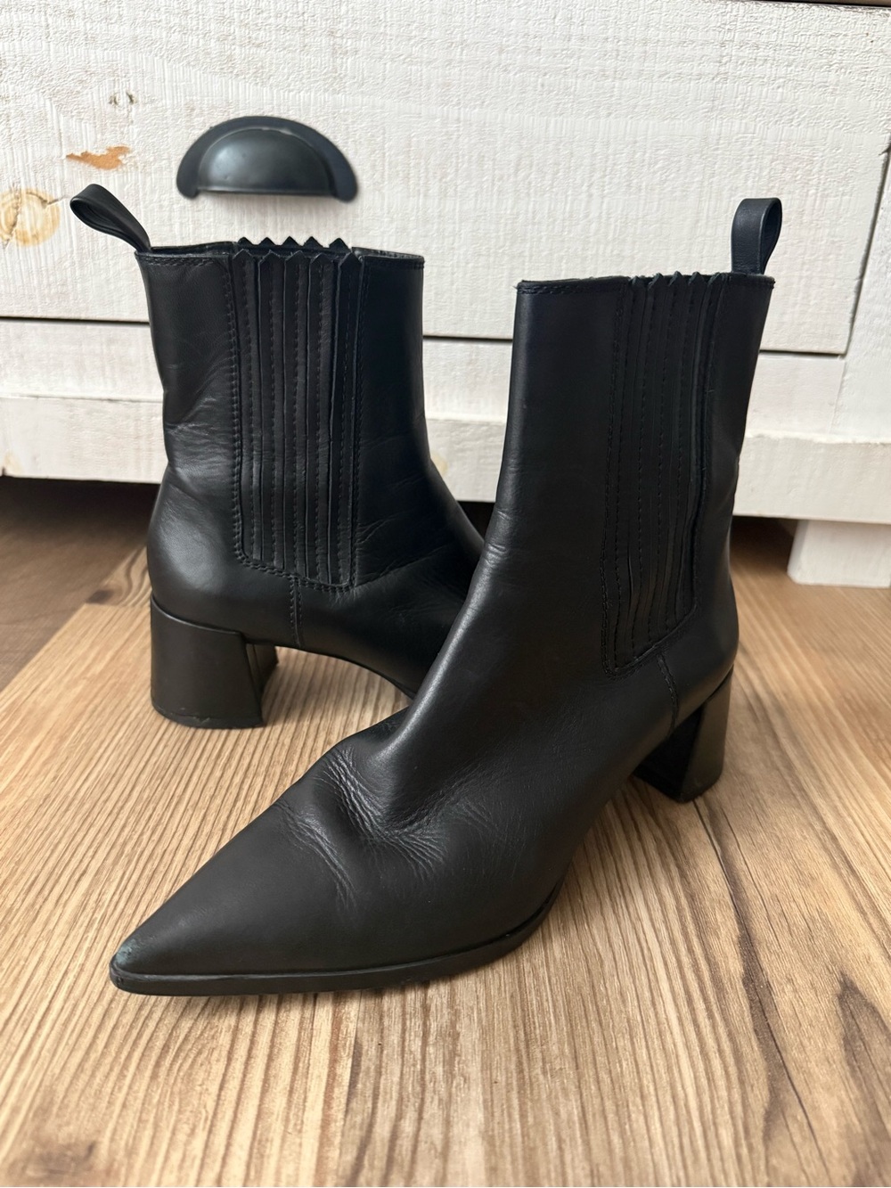 Zara Black Pointed-Toe Block Heel Chelsea Boots EU 38 Indie Sleek 90s Minimalist